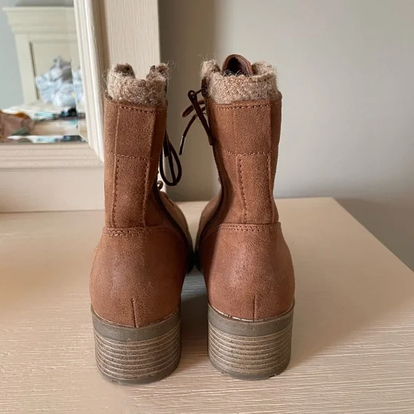 Universal Thread - Target - Brown Boots - Size 8 - Picture 3 of 6